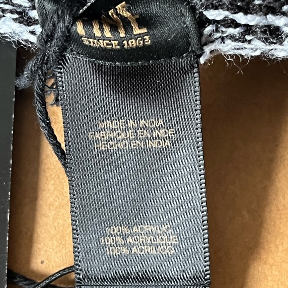 Frye Boxed Beanie & Card Case Gift Set - Picture 5 of 11